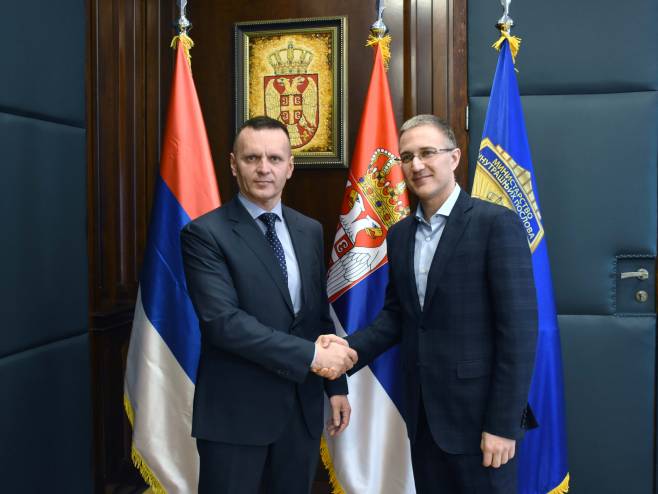 Небојша Стефановић са Драганом Лукачем (фото: mup.gov.rs) - 