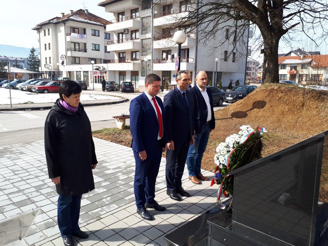 Источно Сарајево- положени вијенци на споменик Виталију  Чуркину - Фото: СРНА