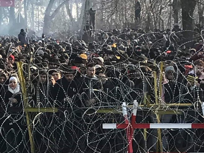 Атина: Гранични прелаз са Турском - мигранти Атина: Гранични прелаз са Турском - мигранти - Фото: СРНА