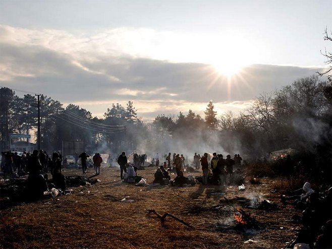 Мигранти (фото:kathimerini.gr) Мигранти (фото:kathimerini.gr) -