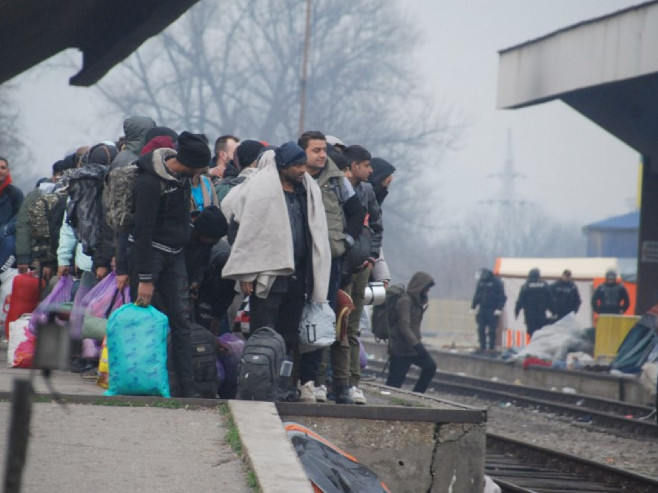 Мигранти у Тузли (Фото: Е. Скокић) - 