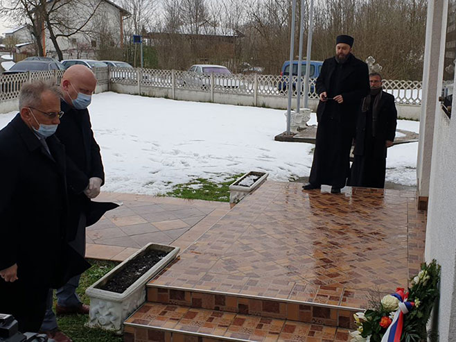 U Sijekovcu služen parastos (Foto Srna)