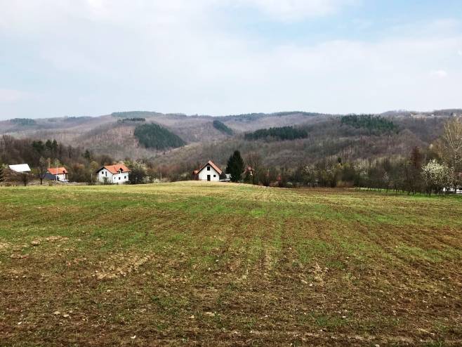 У сриједу претежно облачно, али натпросјечно топло