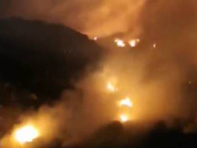 Пожар у близини ГП Каракај (фото:zvornicki.ba) - Фото: Facebook