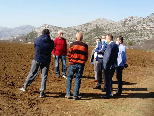 Dodik na gradskom poljoprivrednom imanju (Foto: RTRS)