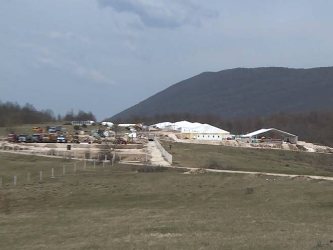 Мигрантски центар у селу Липа (фото: banjaluka.net) - 