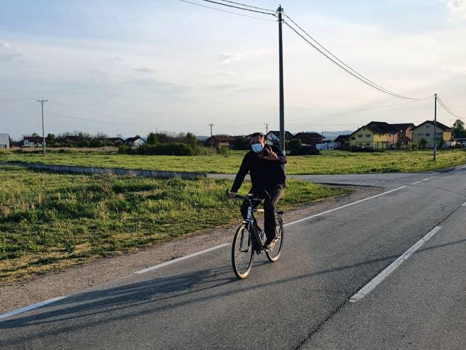 Додик у рекреативној вожњи бициклом - Фото: СРНА