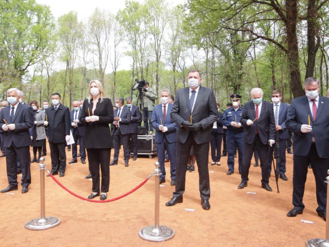 Donja Gradina-delegacija Srpske (Foto: RTRS)