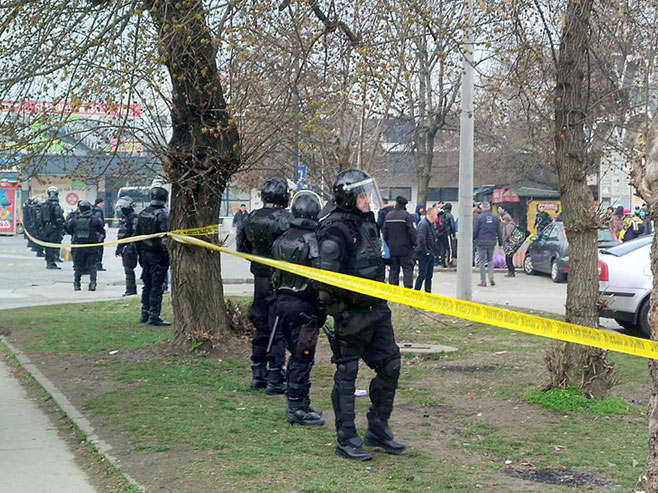 Полиција смиривала мигранте (Фото: Милкица Милојевић/РАС Србија) - 