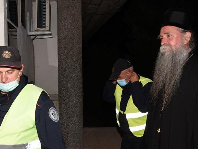 Привођење Јоаникија у Тужилаштво (Фото: Лука Зековић) Привођење Јоаникија у Тужилаштво (Фото: Лука Зековић) -