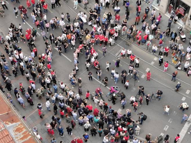 Kolo u centru Sarajeva (foto: A. Čengić - E. Idrizović) 