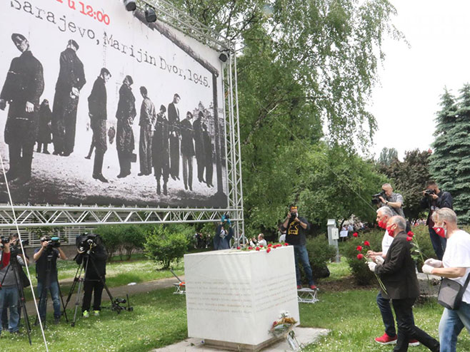 Anifašisti u Sarajevu ispred Filozofskog fakulteta (foto: Didier Torche / Oslobođenje) 