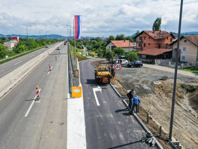 Изградња новог излаза са магистралног пута, Залужани Изградња новог излаза са магистралног пута, Залужани - Фото: СРНА