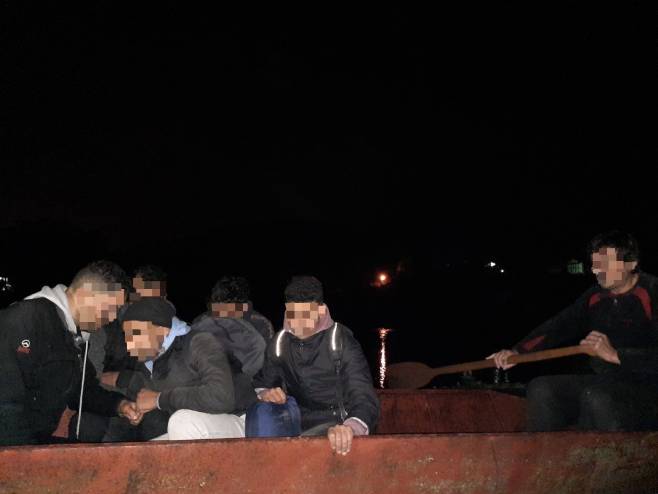 Мигранти (фото: Гранична полиција БиХ) - 