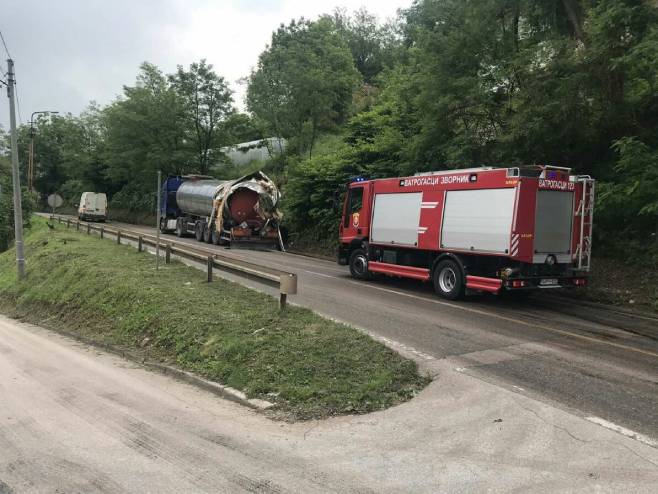 Na magistralnom putu Zvornik - Milići kamion udario u stijenu