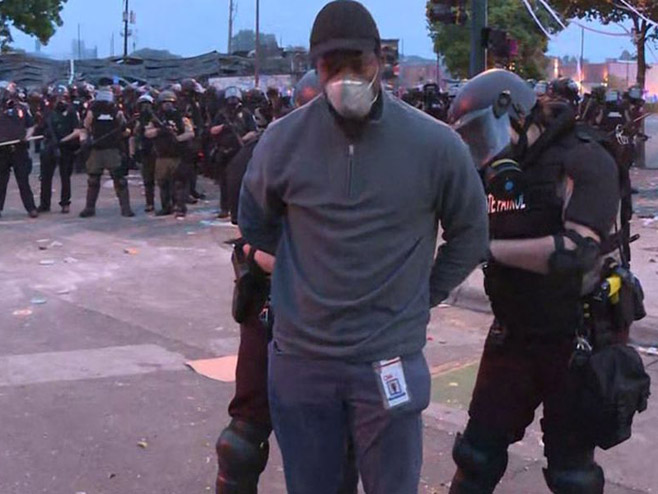 Минеаполис: Хапшење новинара Си-Ен-Ен-а - Фото: CNN