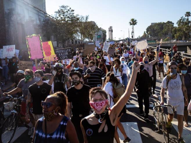 Протести у Лос Анђелесу (фото: Jason Armond / Los Angeles Times) - 