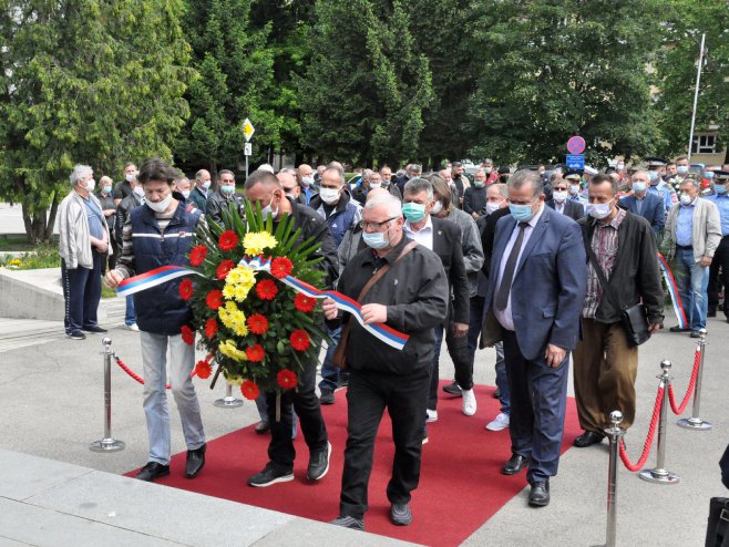 Полагање вијенаца, Приједор - Фото: СРНА