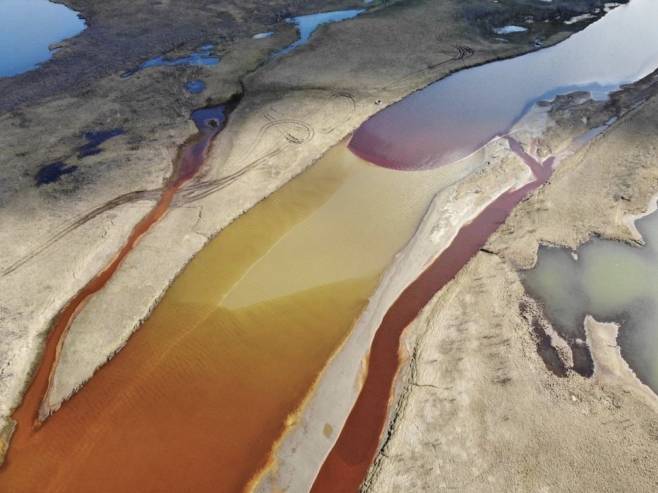 Нориљск: Излило се гориво у ријеку Амбарну (Фото: Greenpeace.ru) - 