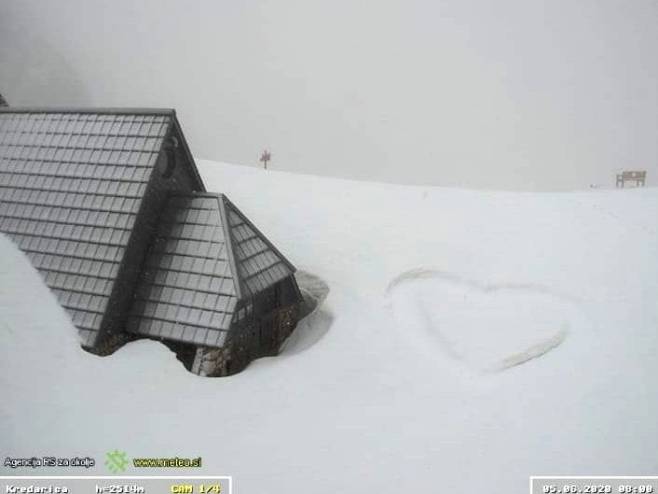 Снијег у јуну (фото: facebook.com / crometeo.hr) Снијег у јуну (фото: facebook.com / crometeo.hr) -