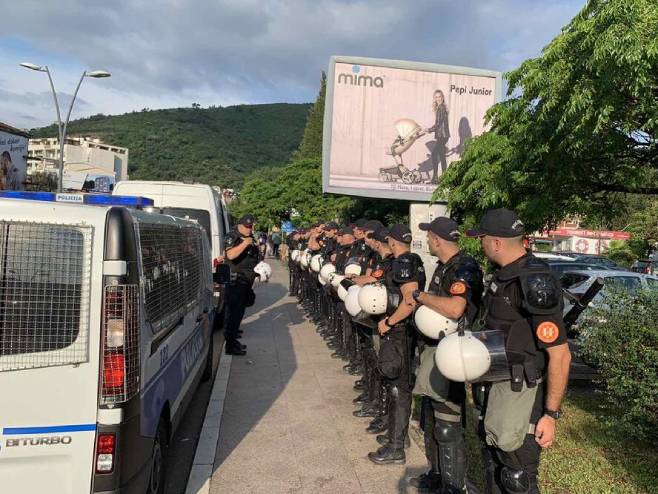 Полиција у Будви, Фото: Вук Лајовић Полиција у Будви, Фото: Вук Лајовић -