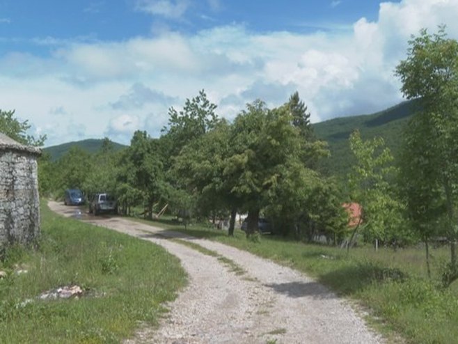 Мигранти обили цркву и пљачкали у селу Трубар, малобројни Срби уплашени