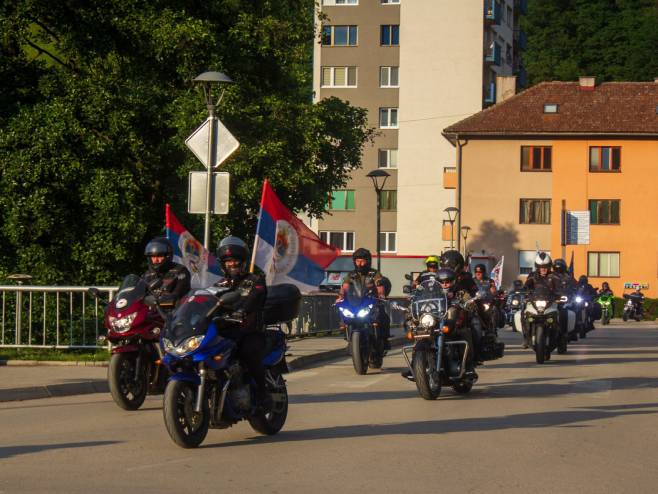 "Noćni vukovi" u Foči (Foto: Srna)