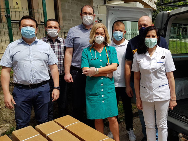 Добој - донација респиратора Добој - донација респиратора - Фото: СРНА
