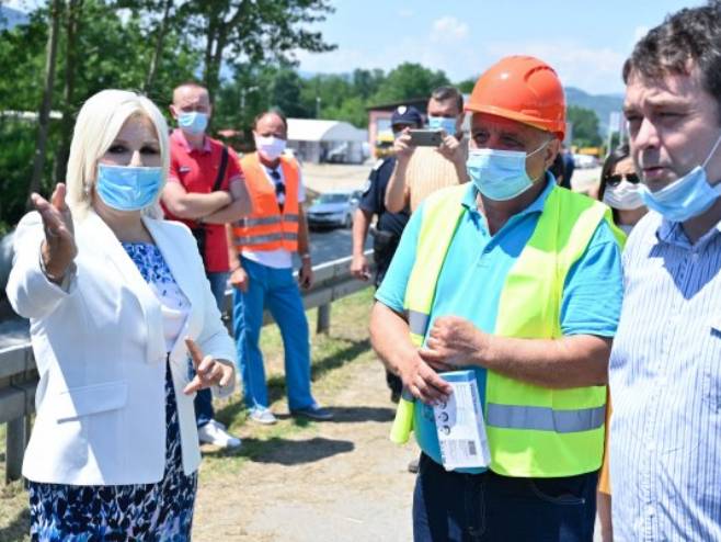 Зорана Михајловић у обиласку моста Братољуб (Фото: Министарство грађевинарства, саобраћаја и инфраструктуре) Зорана Михајловић у обиласку моста Братољуб (Фото: Министарство грађевинарства, саобраћаја и инфраструктуре) -