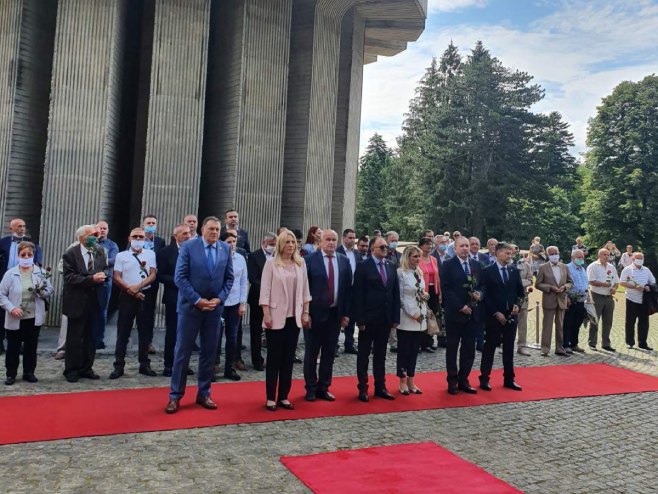 Делегација Српске на Козари 