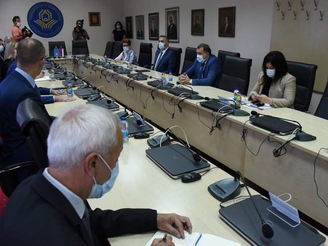 Додик, Рајчевић, Видовић, Давидовић у посјети Универзитету у Бањалуци Додик, Рајчевић, Видовић, Давидовић у посјети Универзитету у Бањалуци - Фото: СРНА