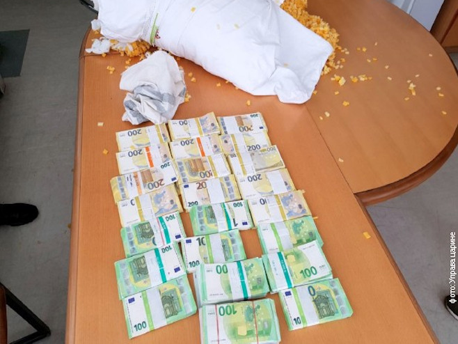 У јастуцима 400.000 евра У јастуцима 400.000 евра - Фото: РТС