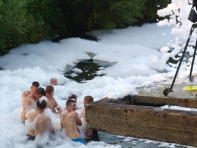 Pjena u Ukrini (Foto: Ministarstvo poljoprivrede, šumarstva i vodoprivrede) Pjena u Ukrini (Foto: Ministarstvo poljoprivrede, šumarstva i vodoprivrede)