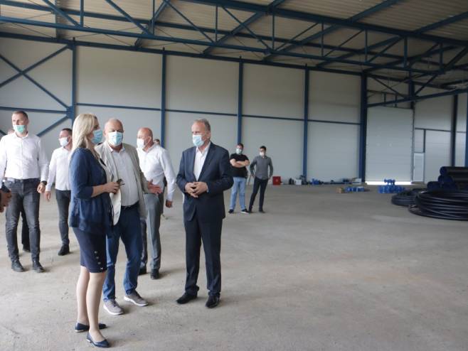 Obilazak industrijske zone u Stanarima (Foto: RTRS)