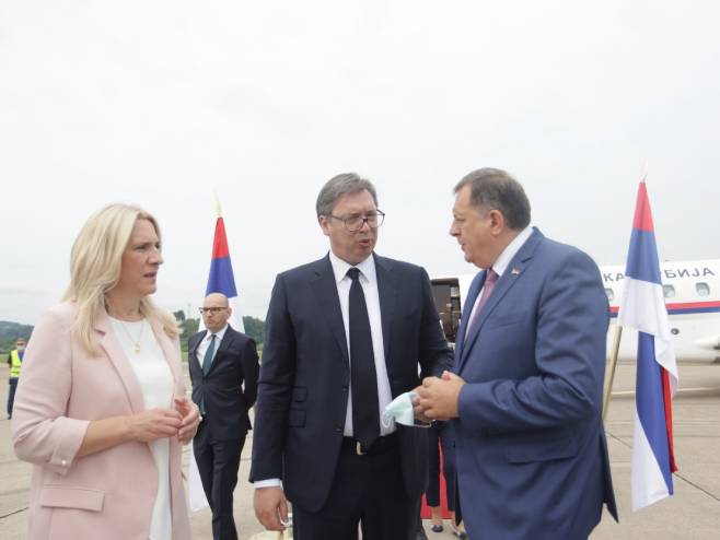 Cvijanović, Vučić i Dodik (Foto: RTRS)