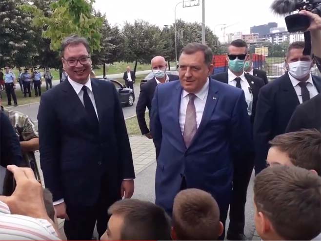 Вучић са дјецом - за кога навијају Вучић са дјецом - за кога навијају - Фото: РТРС