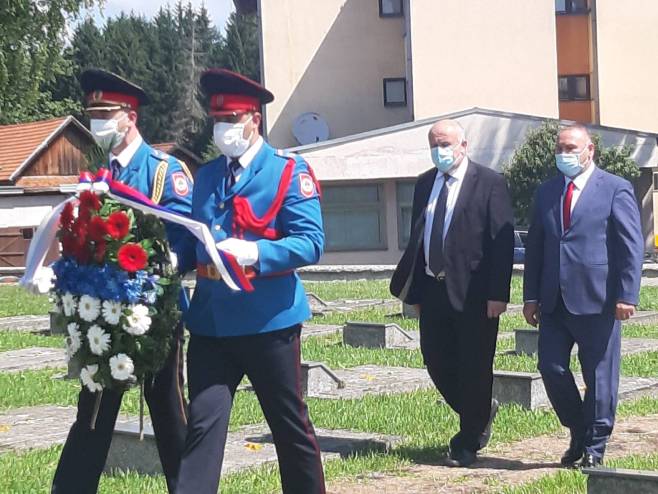 Polaganje vijenaca (Foto: SRNA)