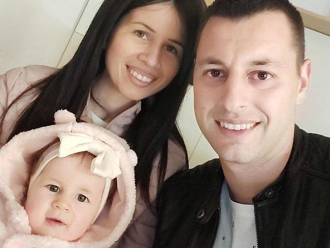 Дјевојчица Софија и њени родитељи Дјевојчица Софија и њени родитељи -
