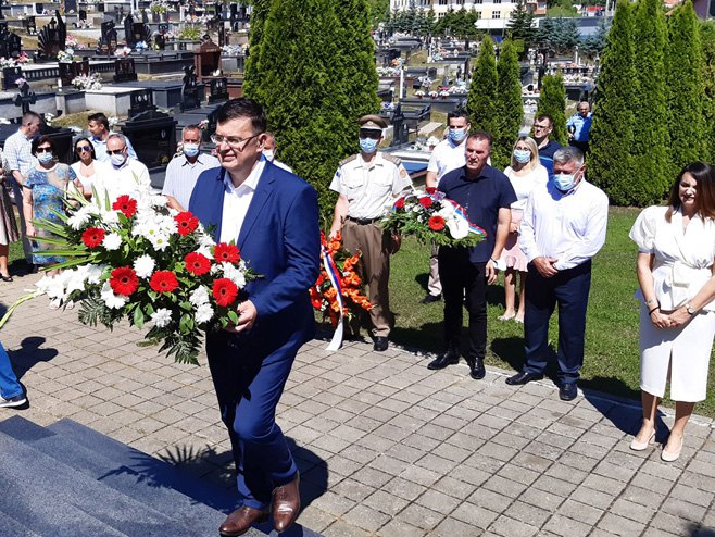 Мркоњић Град: Тегелтија полагање вијенаца Мркоњић Град: Тегелтија полагање вијенаца - Фото: СРНА