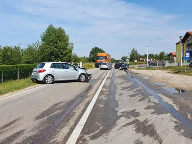 Sudar više vozila na putu Prijedor - Banjaluka, ima povrijeđenih (Foto: InfoPrijedor)