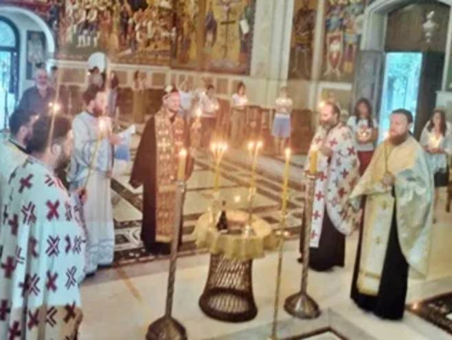 Владика Димитрије служио парастос жртвама "Олује" (фото: eparhija-zahumskohercegovacka.com) Владика Димитрије служио парастос жртвама "Олује" (фото: eparhija-zahumskohercegovacka.com) -