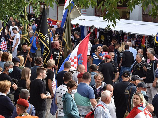 Pripadnici HOS-a došli u Knin uz povike "U boj, u boj!" (Foto: Indeks)