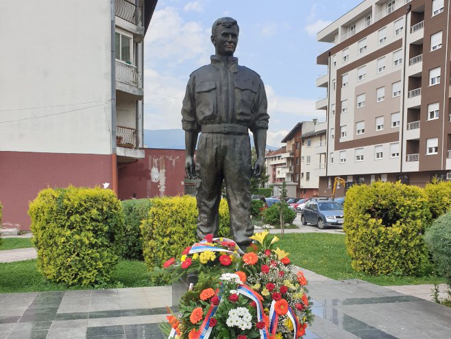 Pale: Skulptura Srđana Kneževića (Foto: SRNA)