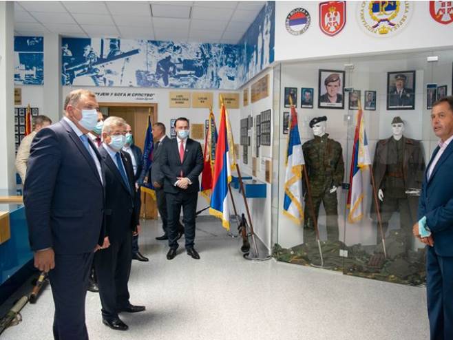 Dodik posjetio Spomen sobu palim borcima (foto: argumenti.rs) 