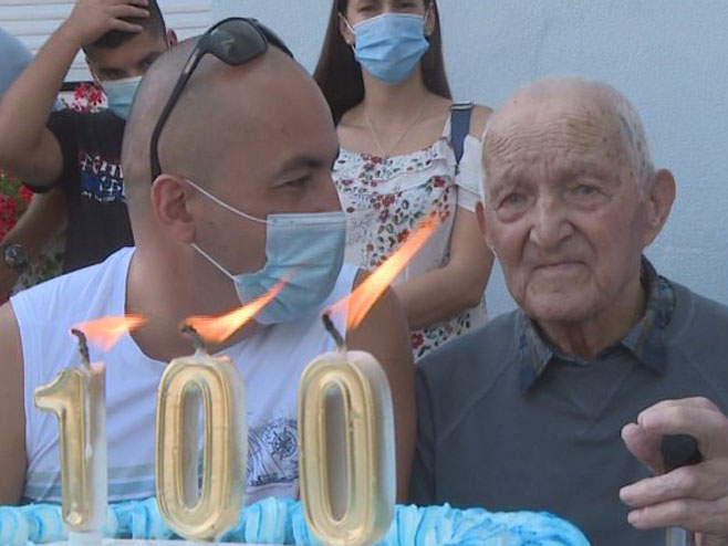 Приједорчанин прославио 100. рођендан Приједорчанин прославио 100. рођендан - Фото: РТРС