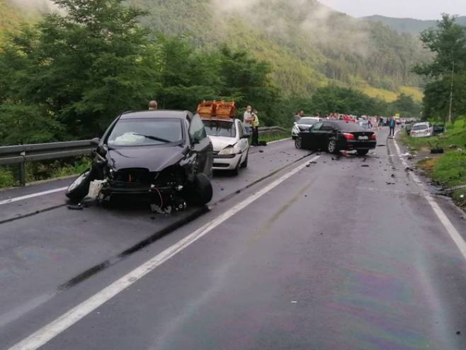 Судар на Ибарској магистрали (Фото: Ненад Божовић/ Рас Србија) Судар на Ибарској магистрали (Фото: Ненад Божовић/ Рас Србија) -