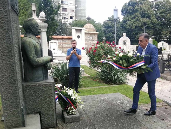 Цицовић положио вијенац (фото:Grad Banja Luka) Цицовић положио вијенац (фото:Grad Banja Luka) -