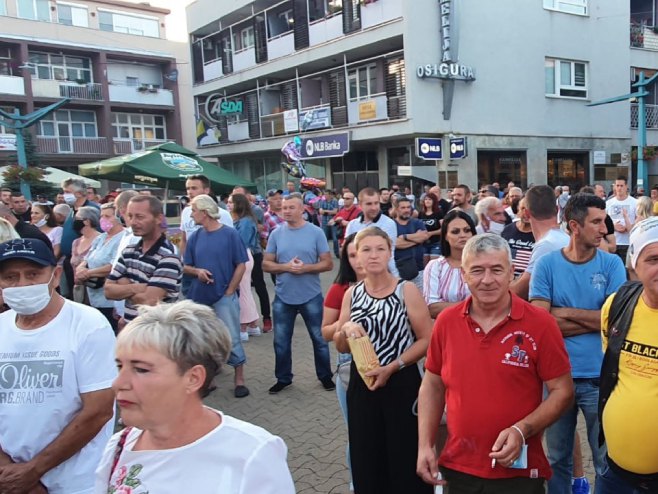 Протести у Бихаћу (фото:E. Trako) Протести у Бихаћу (фото:E. Trako) -