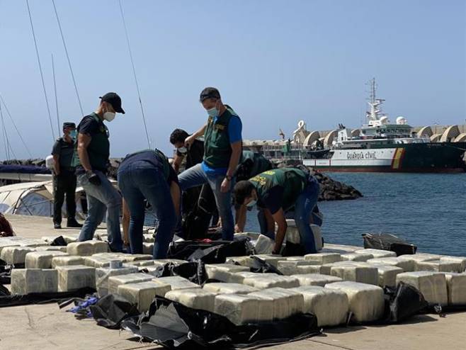Запљена кокаина (фото: Guardia Civil) Запљена кокаина (фото: Guardia Civil) -