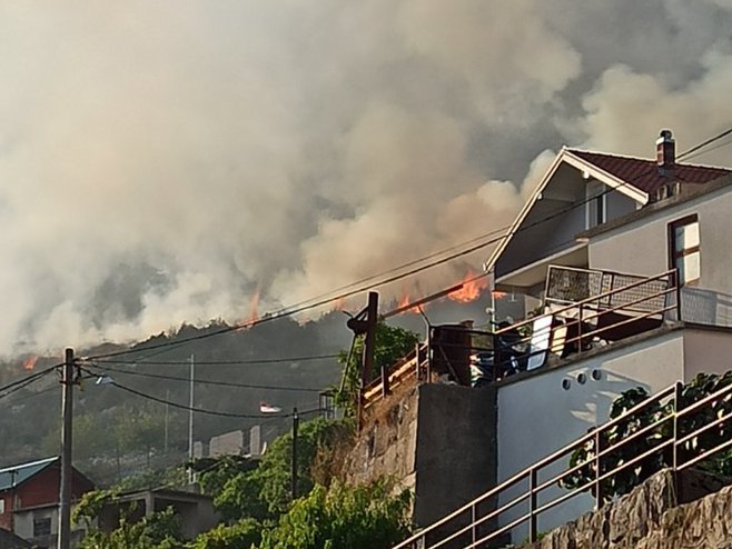 Sinoćni požar (Foto: RTRS)